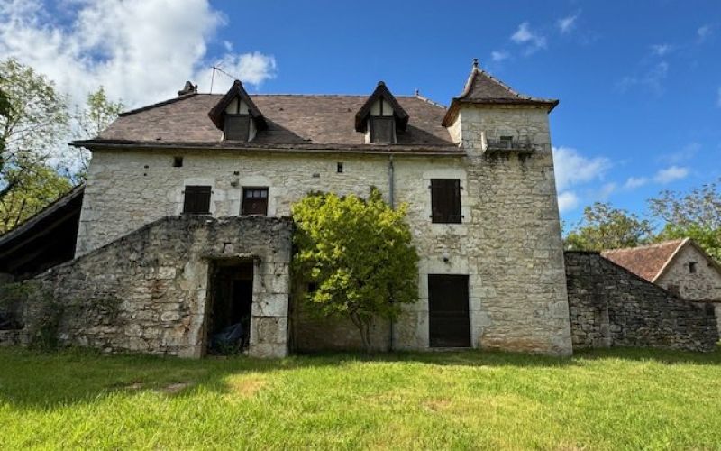 1487 - ENSEMBLE QUERCYNOIS DE CARACTERE AVEC GRANGES, PISCINE, SUR PRESQUE 3 HECTARES ,  VUE SUPERBE DOMINANTE, PROCHE DE FIGEAC (LOT) GR 65, CHEMIN DE COMPOSTELLE