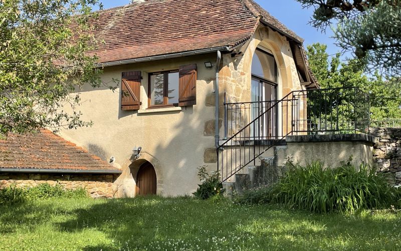 1378 - ANCIENNE GRANGE RENOVEE AVEC MAGNIFIQUE JARDIN , CENTRE DE FIGEAC (LOT), PROCHE TOUTES COMMODITES