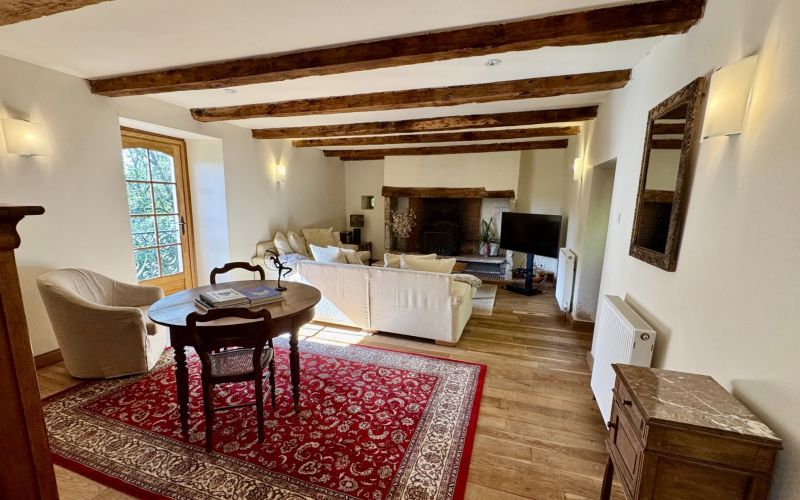 1604 - BELLE LONGERE DE CARACTERE , RENOVATION DE QUALITÉ, VUE DOMINANTE, SUR 4384 m2, AVEC PUITS ET FOUR A PAIN,  A FIGEAC (LOT)