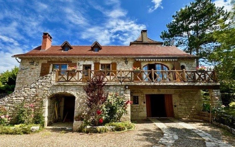 1498 - RAVISSANTE MAISON QUERCYNOISE AVEC SA PISCINE ET SON PARC, DANS UN VILLAGE DE CHARME, SUR LE CHEMIN DE COMPOSTELLE, PROCHE FIGEAC (LOT)