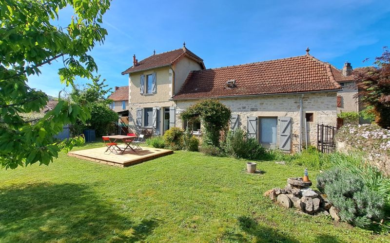 1432 - RAVISSANTE MAISON EN PIERRES AVEC SON JARDIN, DANS UN VILLAGE PITTORESQUE DE LA VALLEE DU LOT, PROCHE FIGEAC (LOT)