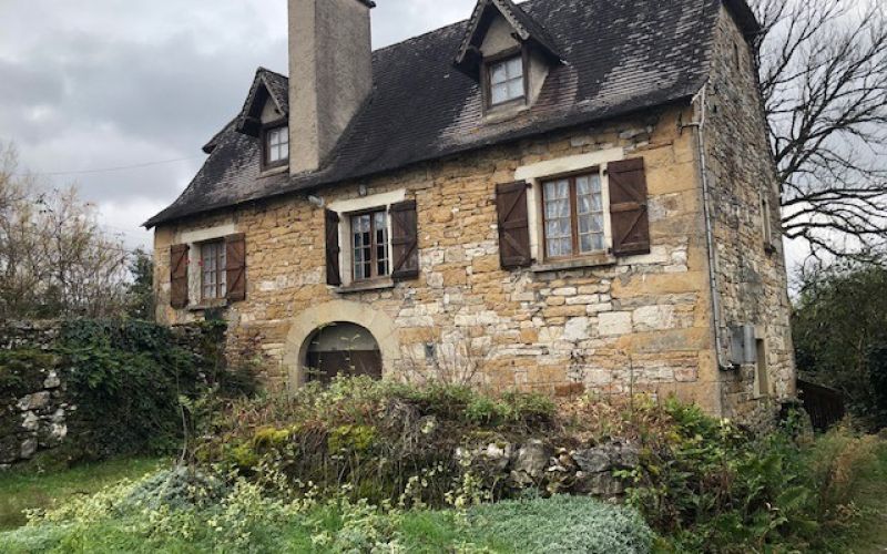 1283 - JOLIE PETITE BATISSE DE CHARME,  A RENOVER , TRES PROCHE DE FIGEAC (LOT), SUR 1662 M2 DE TERRAIN