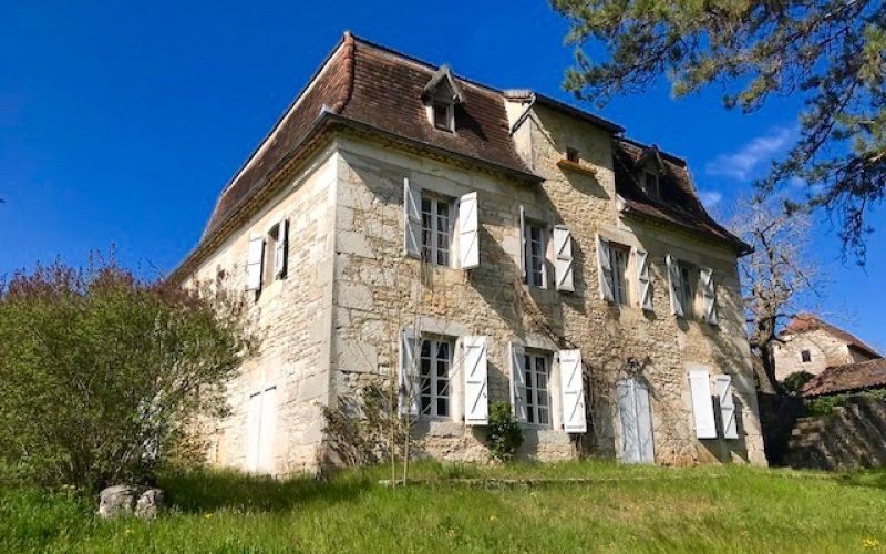 1180 - ELEGANTE MAISON DE MAITRE, DE VILLAGE,  DANS UN ENVIRONNEMENT MAGNIFIQUE , AUX ENVIRONS DE FIGEAC (LOT)