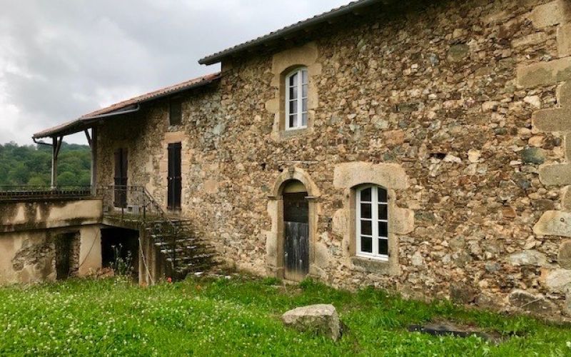 1316 - JOLI CORPS DE FERME, TYPIQUE EN PIERRES,  A FINIR DE RENOVER , SUR GRAND TERRAIN AVEC VUE, ENVIRONS DE FIGEAC (LOT)