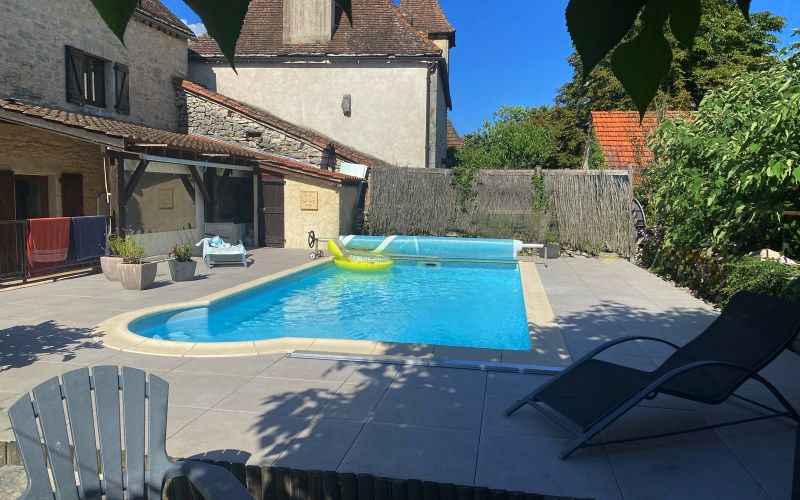 1406 - CHARMANT ENCLOS AVEC MAISON QUERCYNOISE XIXe, PISCINE, FOUR A PAIN, PETIT GARAGE ET JARDIN, PROCHE FIGEAC OUEST (LOT)