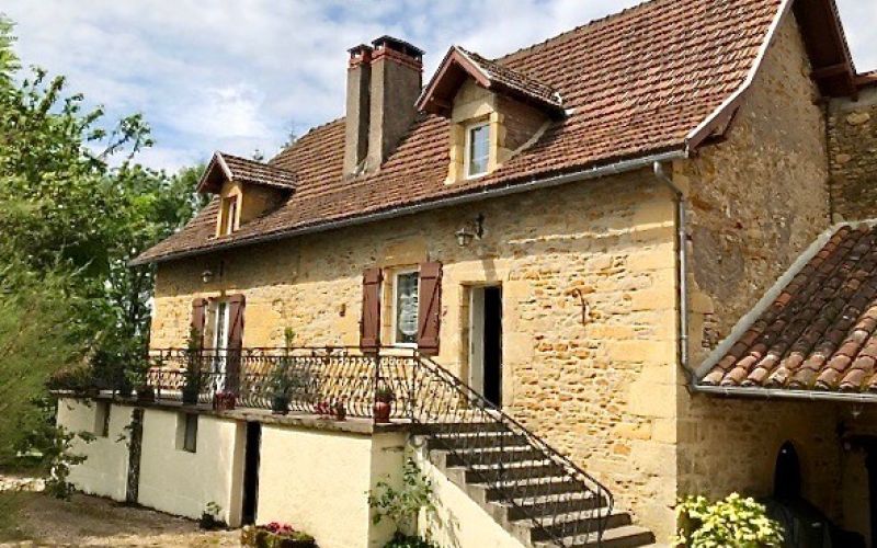 1252 - MAISON DE CHARME EN PIERRES, RENOVEE, AVEC BEAU TERRAIN, TRES PROCHE DE FIGEAC (LOT)