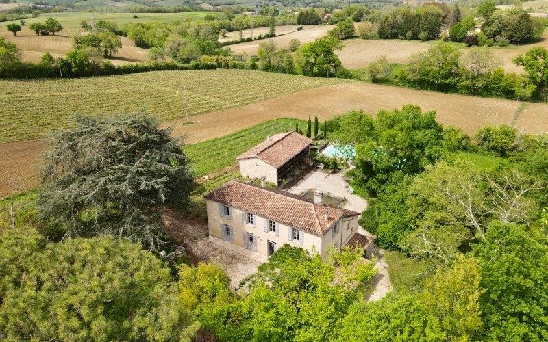 1457 - SECTEUR GERS (CONDOM) MAISON DE CARACTERE RENOVEE ET SA MAISON D'AMIS POUR GITES, SUR 1 HA 31 A 07 CA