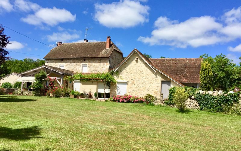 1291 - BELLE PROPRIETE , TRES PROCHE DE FIGEAC, AVEC PISCINE ET PARC